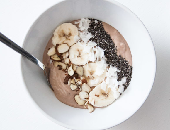 coconut chia smoothie bowl healthy breakfast coffee rgdaily blog