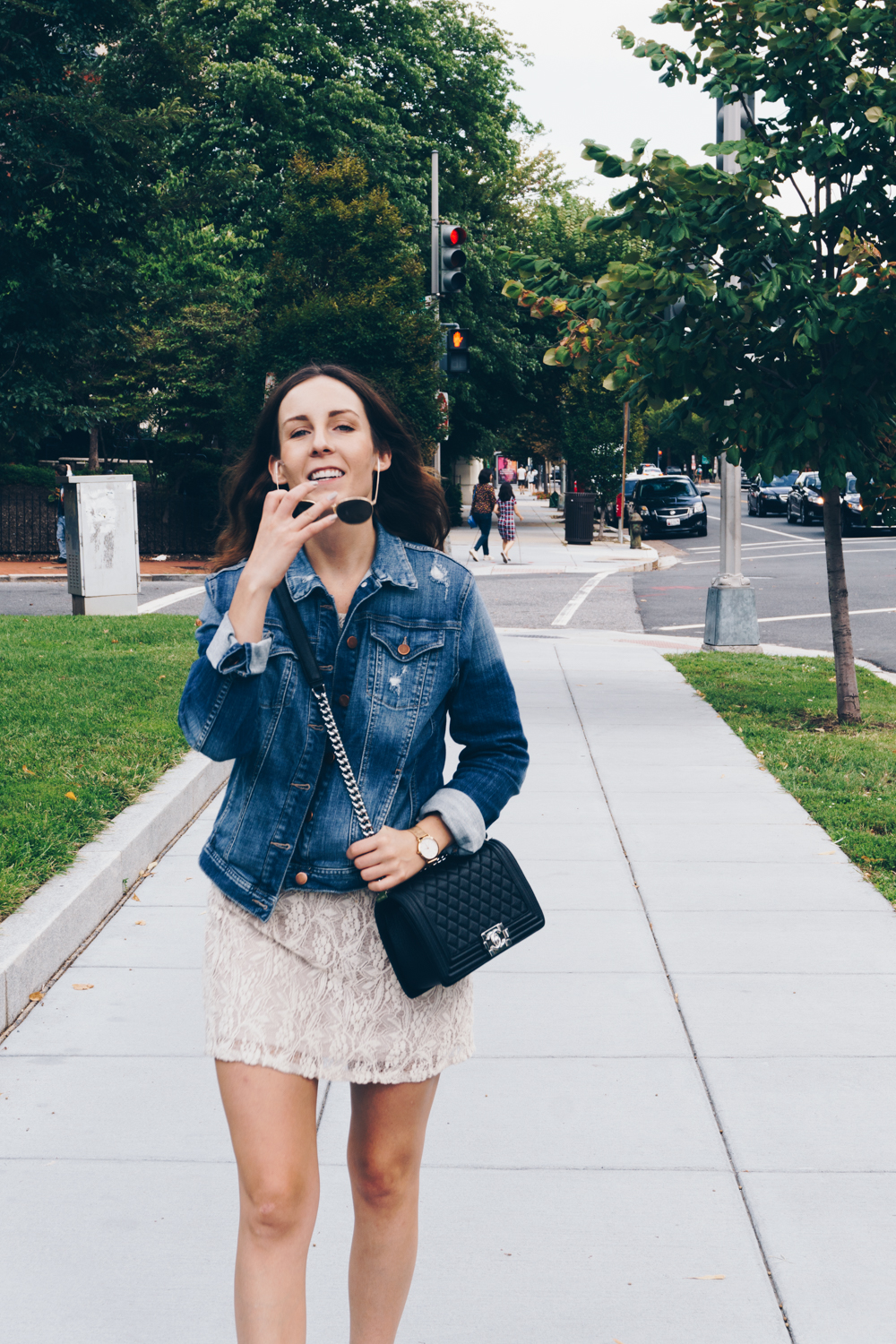 denim jacket fall fashion outfit rgdaily blog chanel le boy