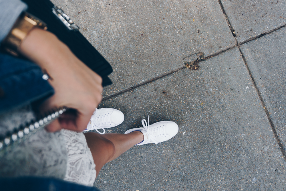 white sneakers outfit fall fashion rgdaily blog