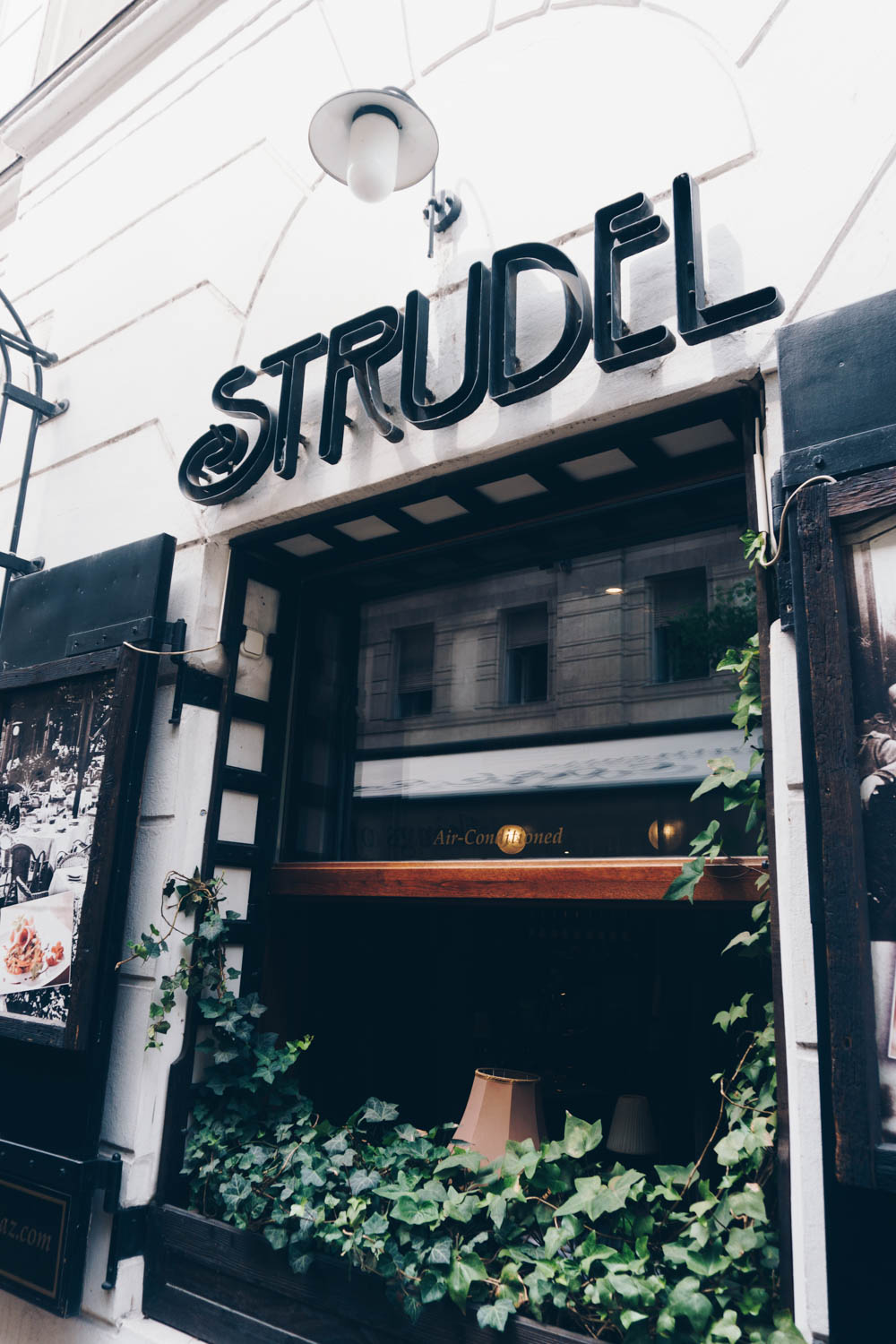 Budapest Hungary / Travel Guide / Strudel House / RG Daily Blog /