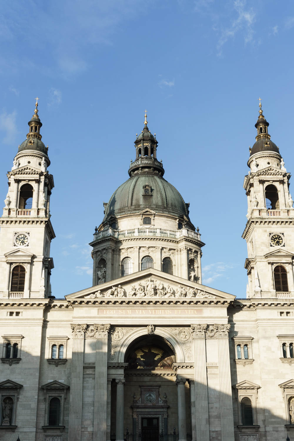 Budapest Hungary / Travel Guide / St. Stephen's Basilica / RG Daily Blog /