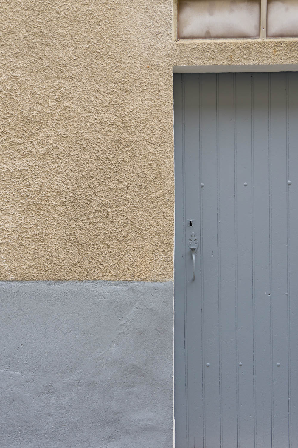 Blue Door - French Country Colors, Burgundy France - RG Daily Blog