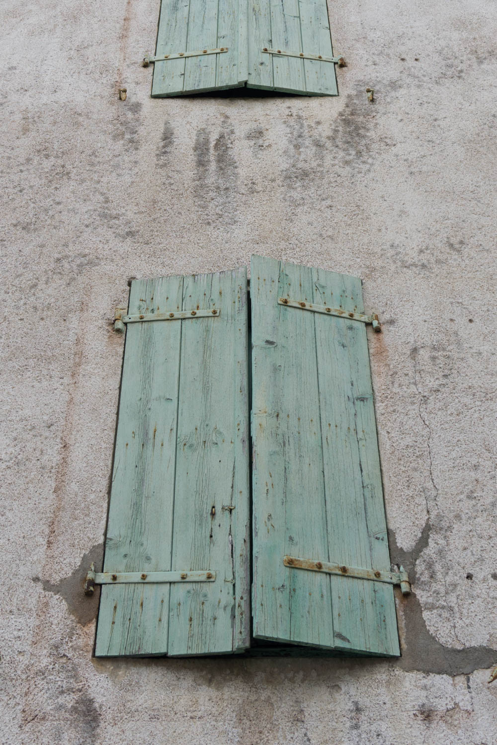 Green Shutters - French Country Colors, Burgundy France - RG Daily Blog