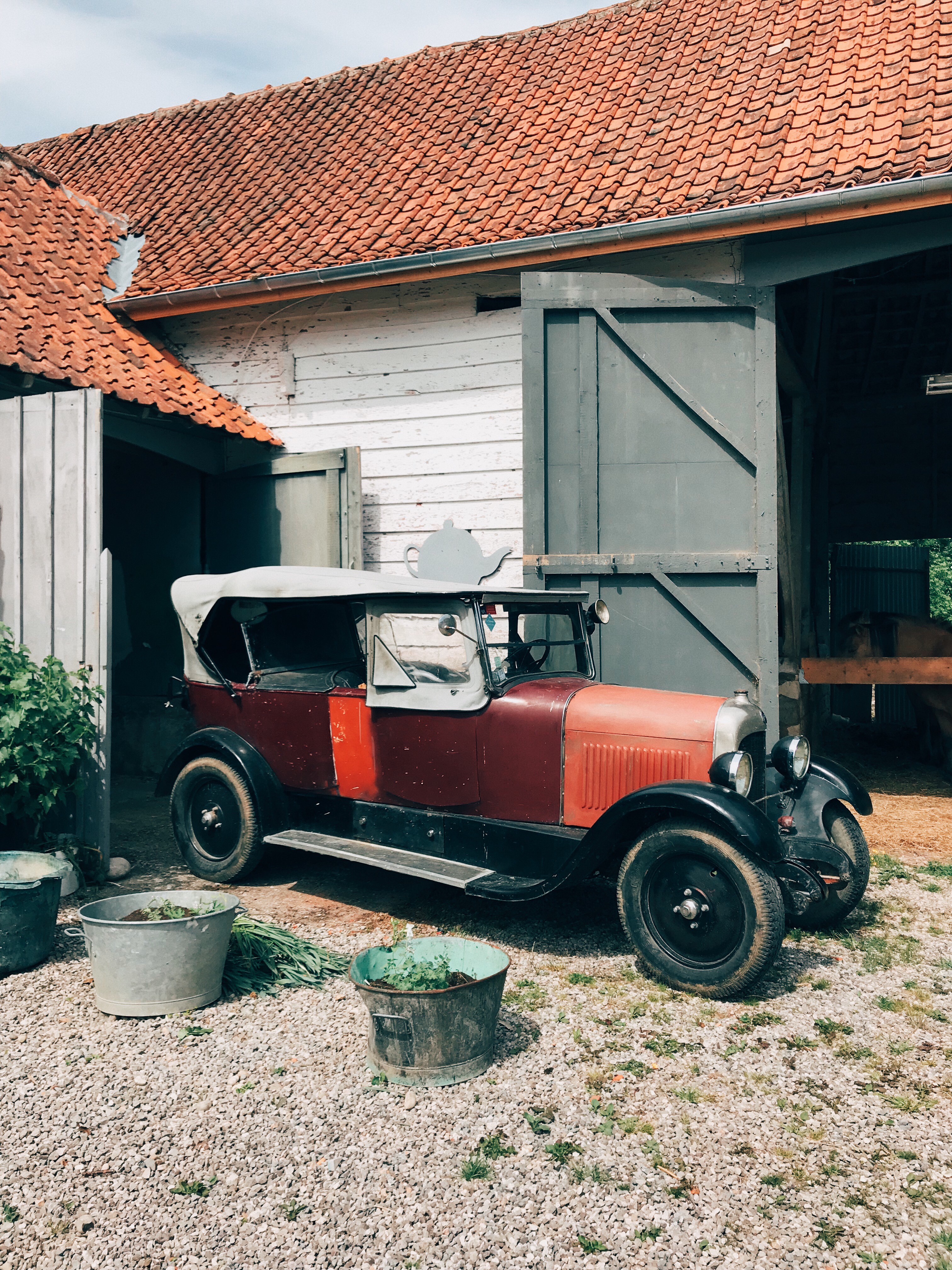 Old Citroen, St Rémy au Bois France / Travel RG Daily Blog