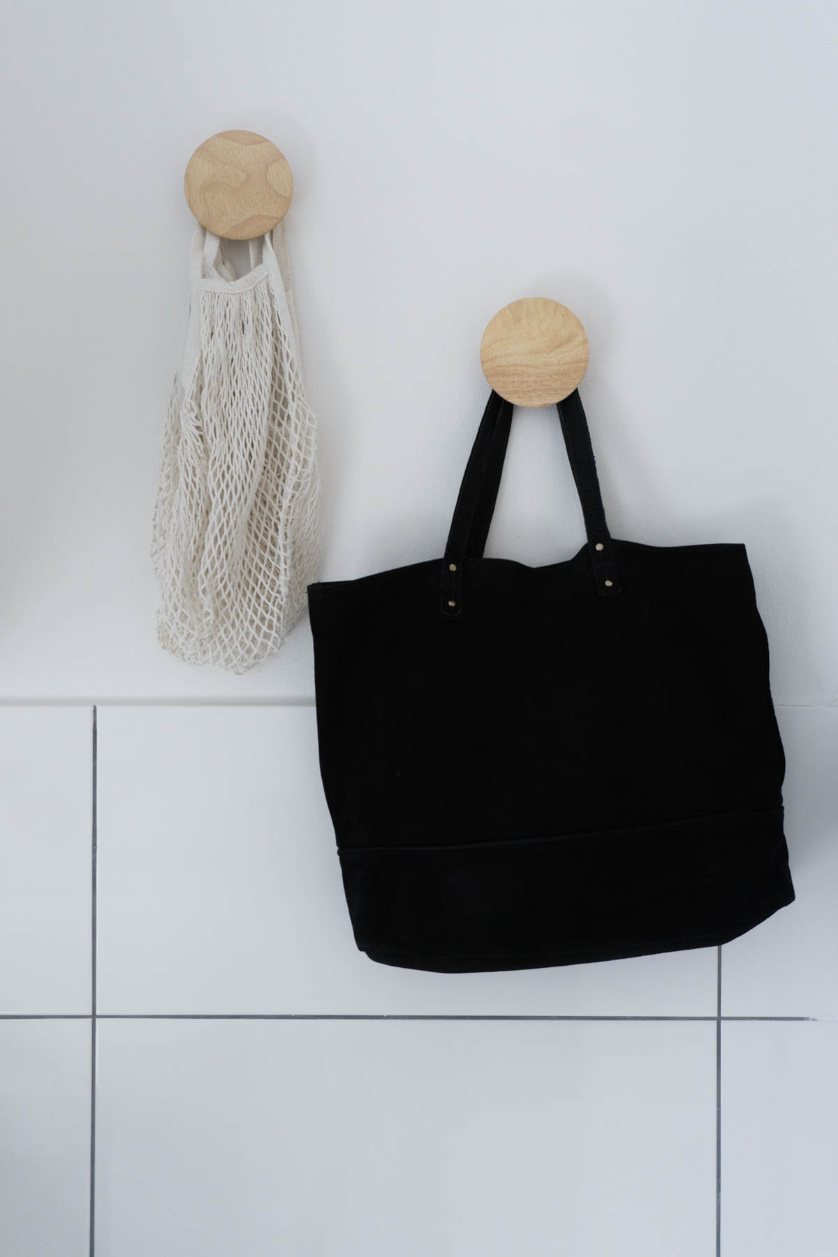 Scandinavian Interior / Bag Hooks / Minimalist Home / Berlin Flat / RG Daily Blog