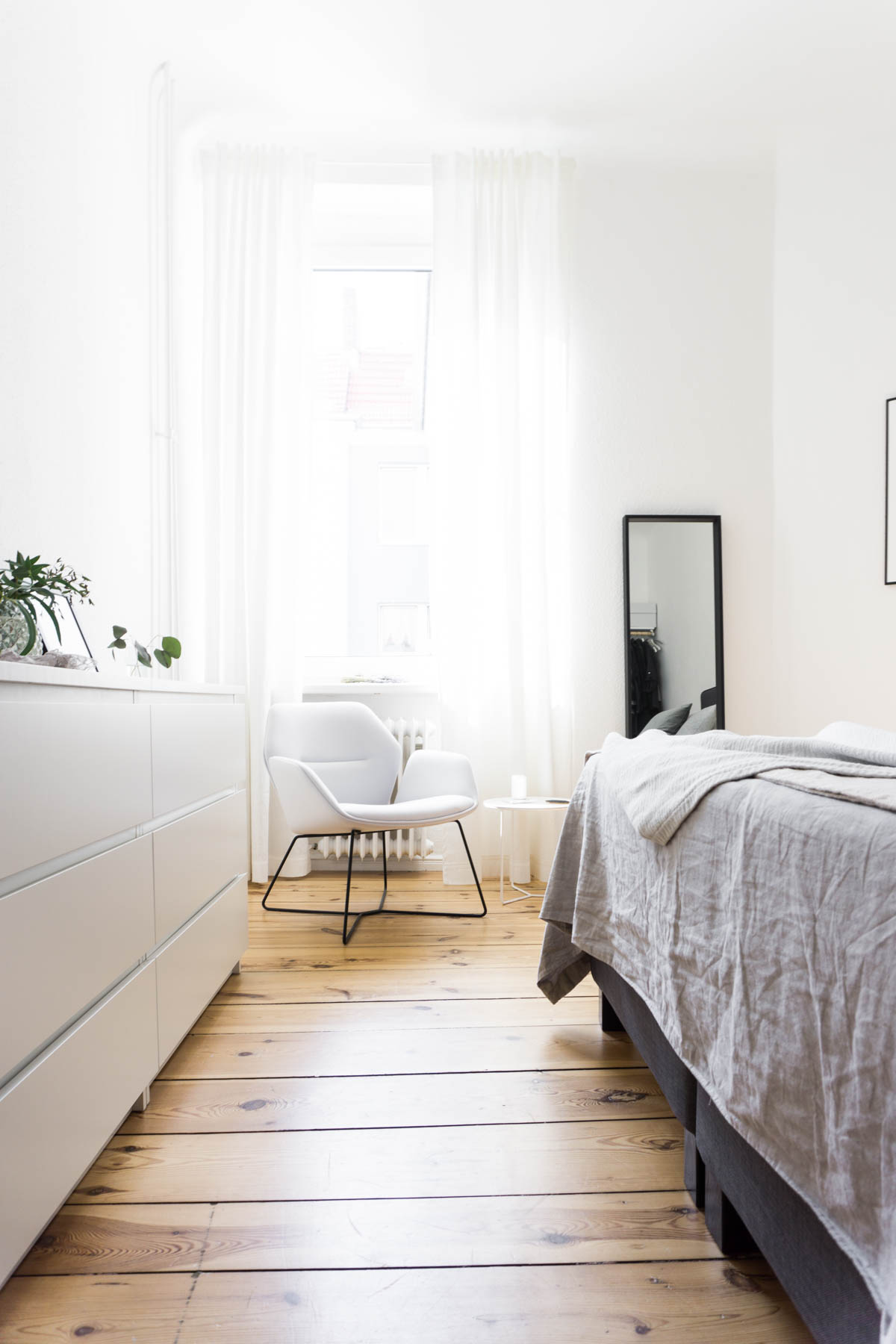 Minimalist Bedroom / Scandinavian Interior / Berlin Flat / RG Daily Blog