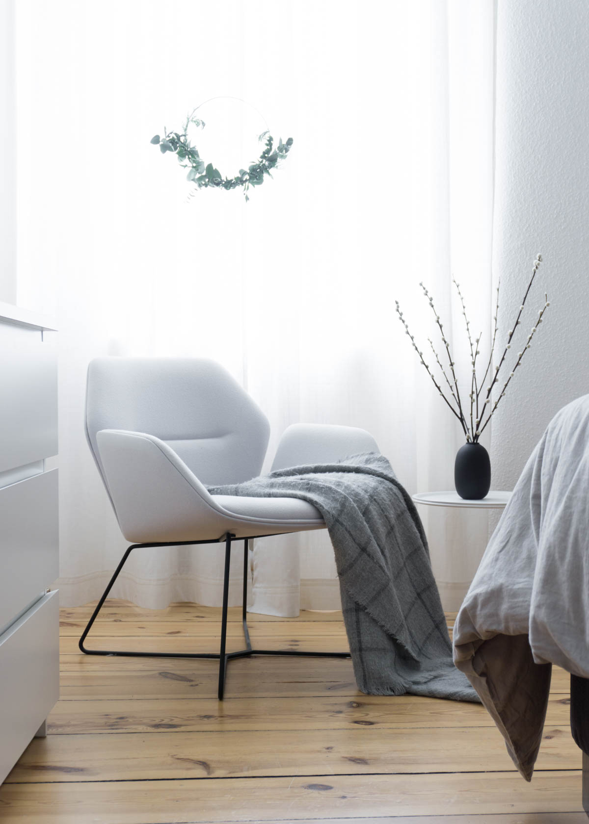 Scandinavian Christmas Decor, Cozy Winter Minimal Bedroom - RG Daily Blog