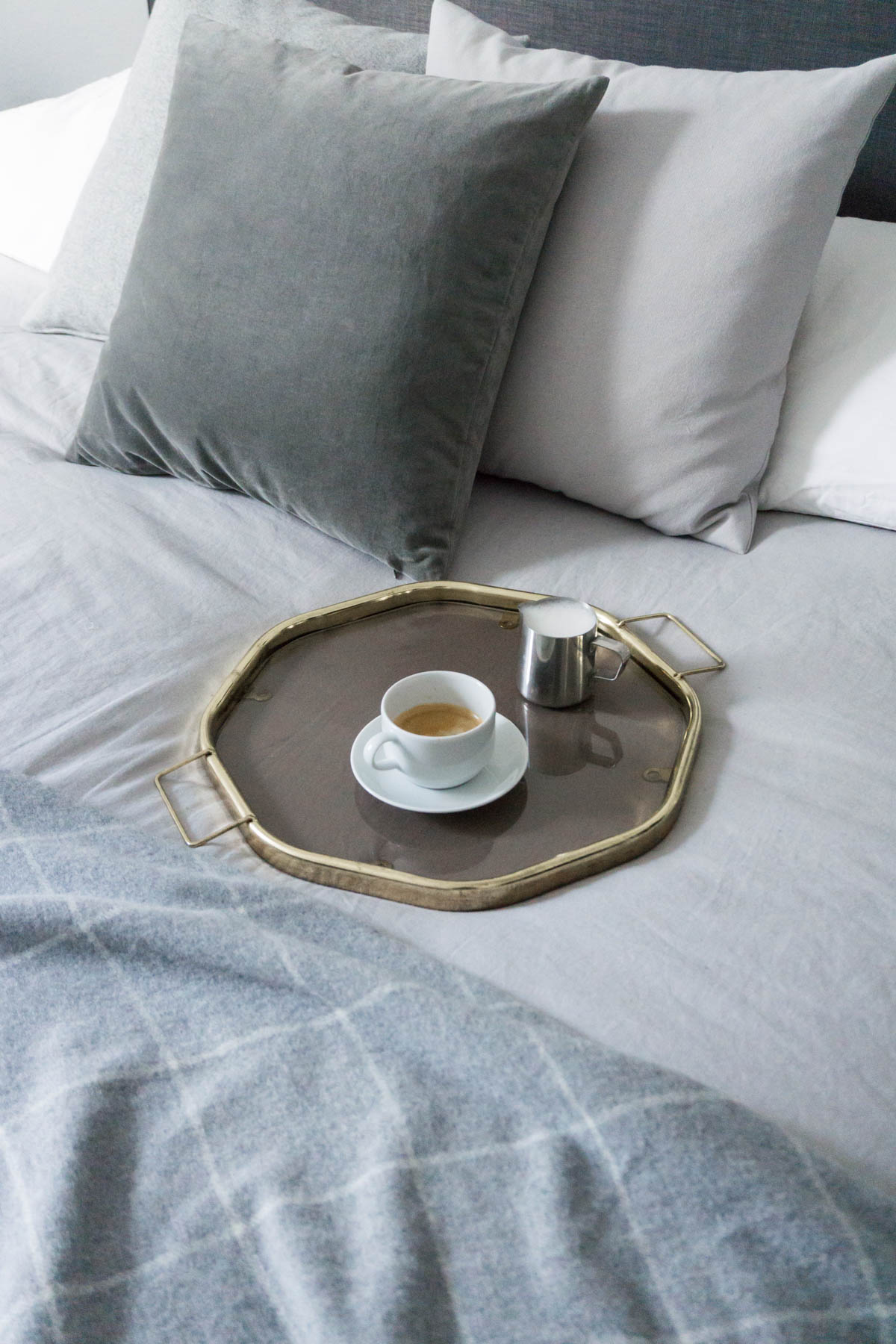 Scandinavian Glam Bedroom / Minimalist Interior, Coffe in Bed - RG Daily Blog