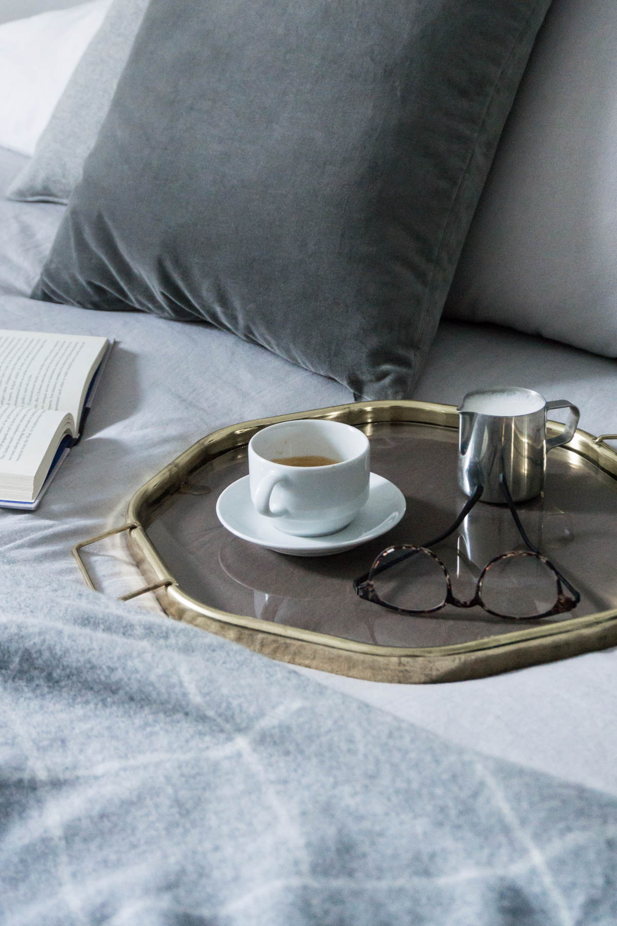 Scandinavian Glam Bedroom / Minimalist Interior, Coffe in Bed - RG Daily Blog