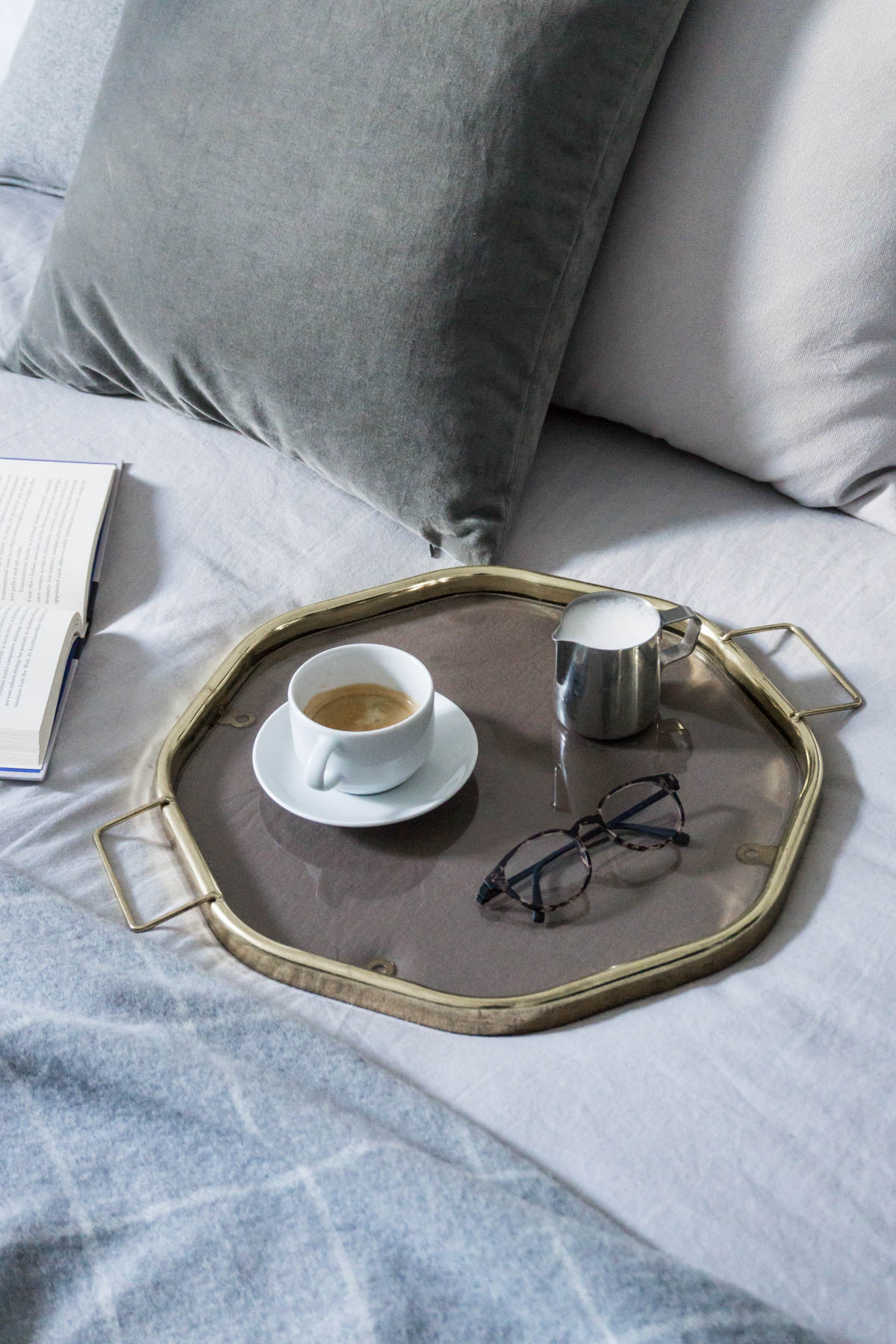 Scandinavian Glam Bedroom / Minimalist Interior, Coffe in Bed - RG Daily Blog