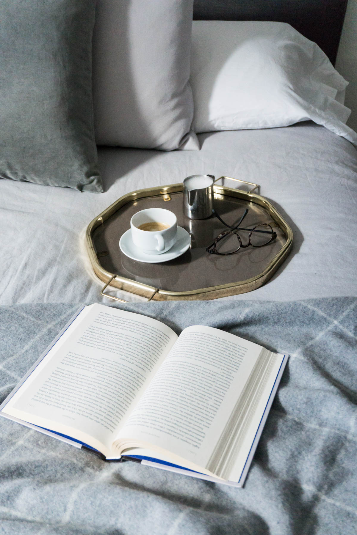 Scandinavian Glam Bedroom / Minimalist Interior, Coffe in Bed - RG Daily Blog