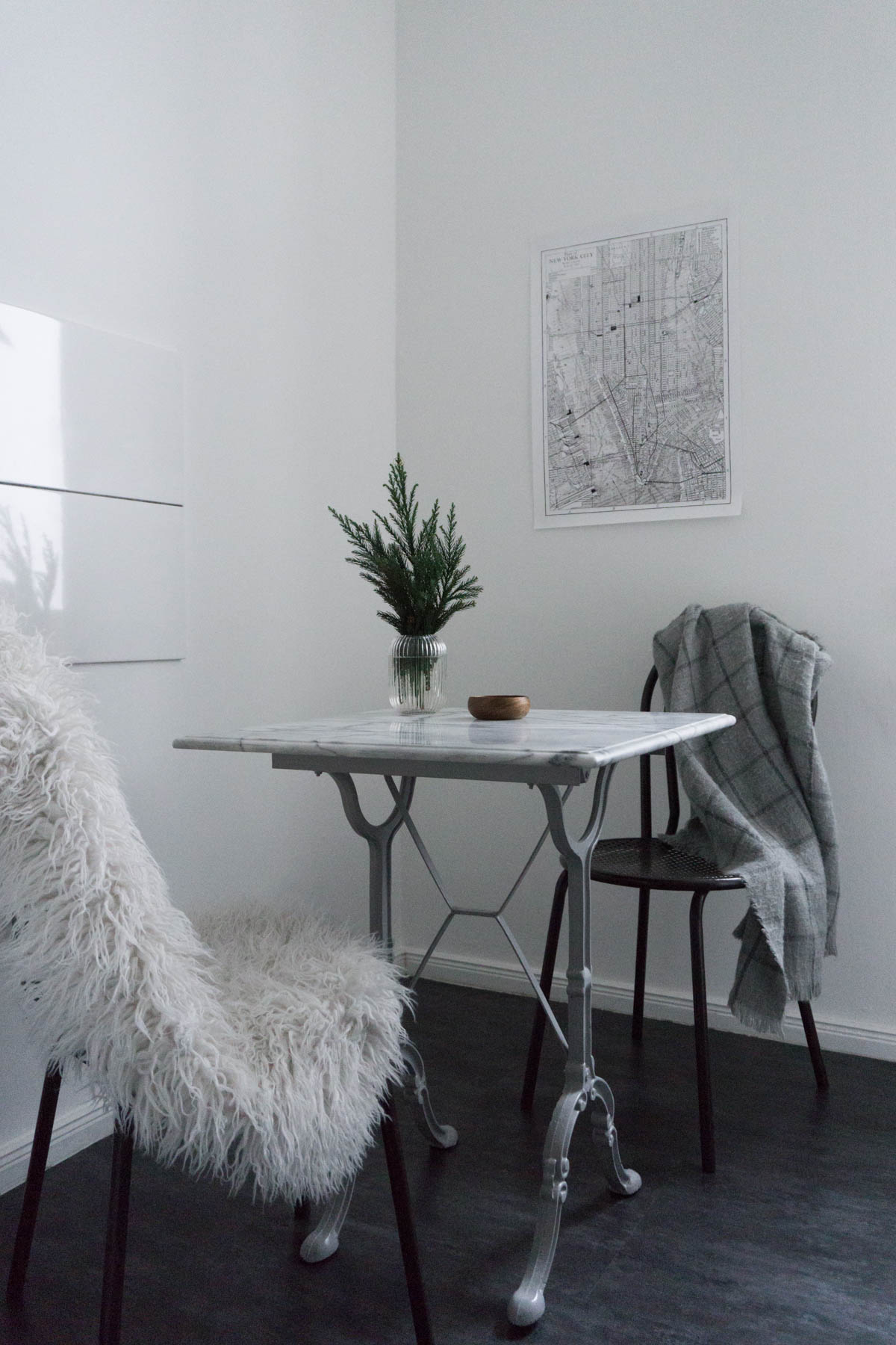 Cozy Minimal Dinning Room, Scandinavian Christmas Decor, Marble Table and Sheepskin - RG Daily Blog