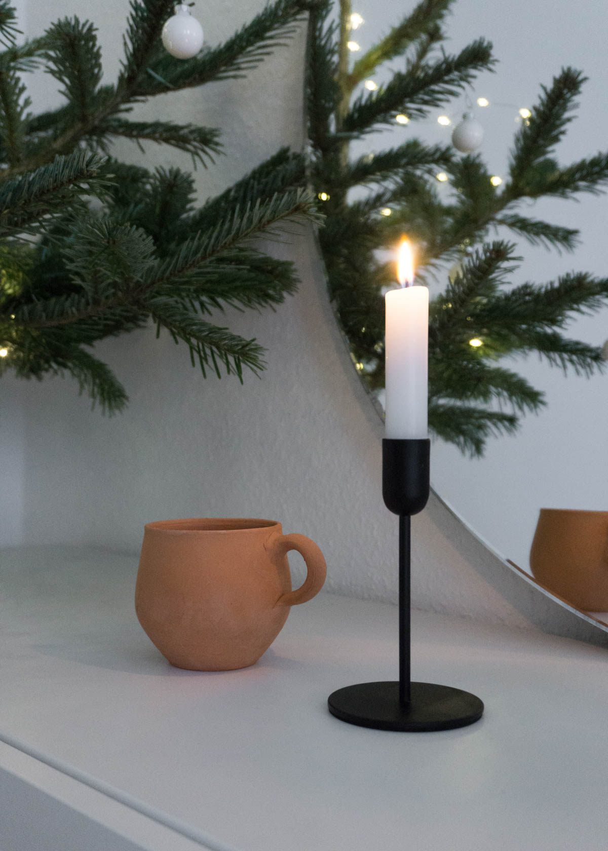 Scandinavian Christmas Tree Decorations, Minimal Interior - RG Daily Blog