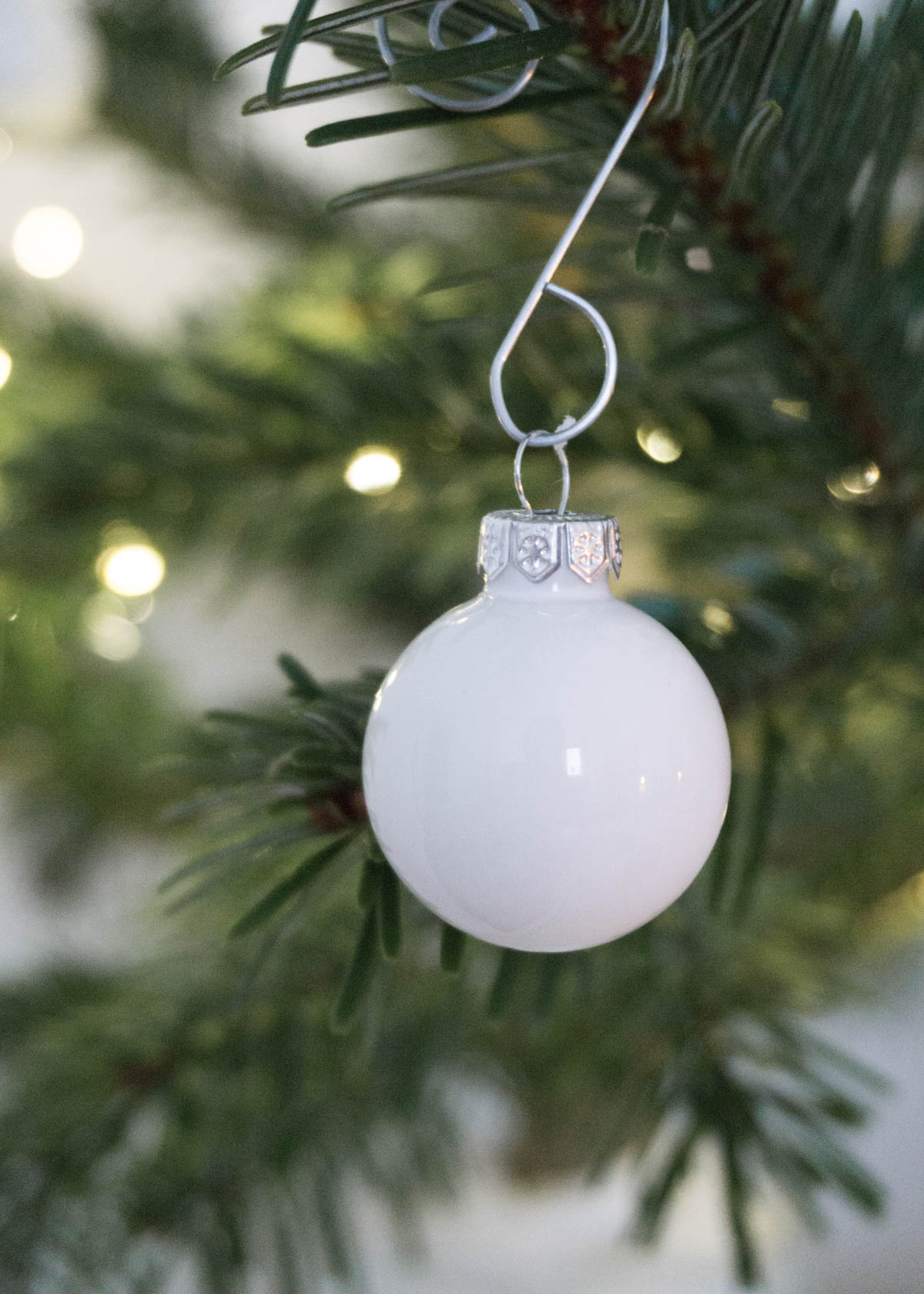 Scandinavian Christmas Tree Decorations, Minimal Interior - RG Daily Blog