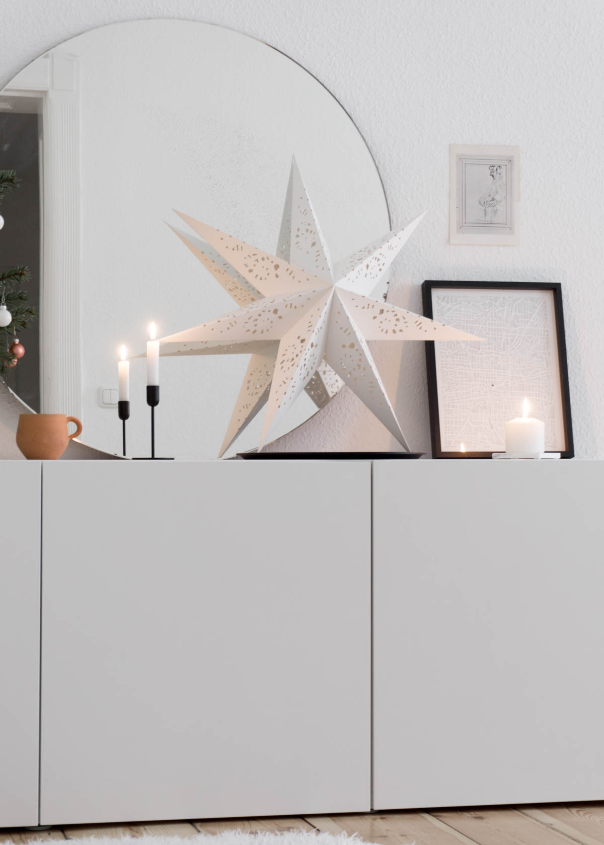 Scandinavian Christmas Tree Decorations, Minimal Interior - RG Daily Blog