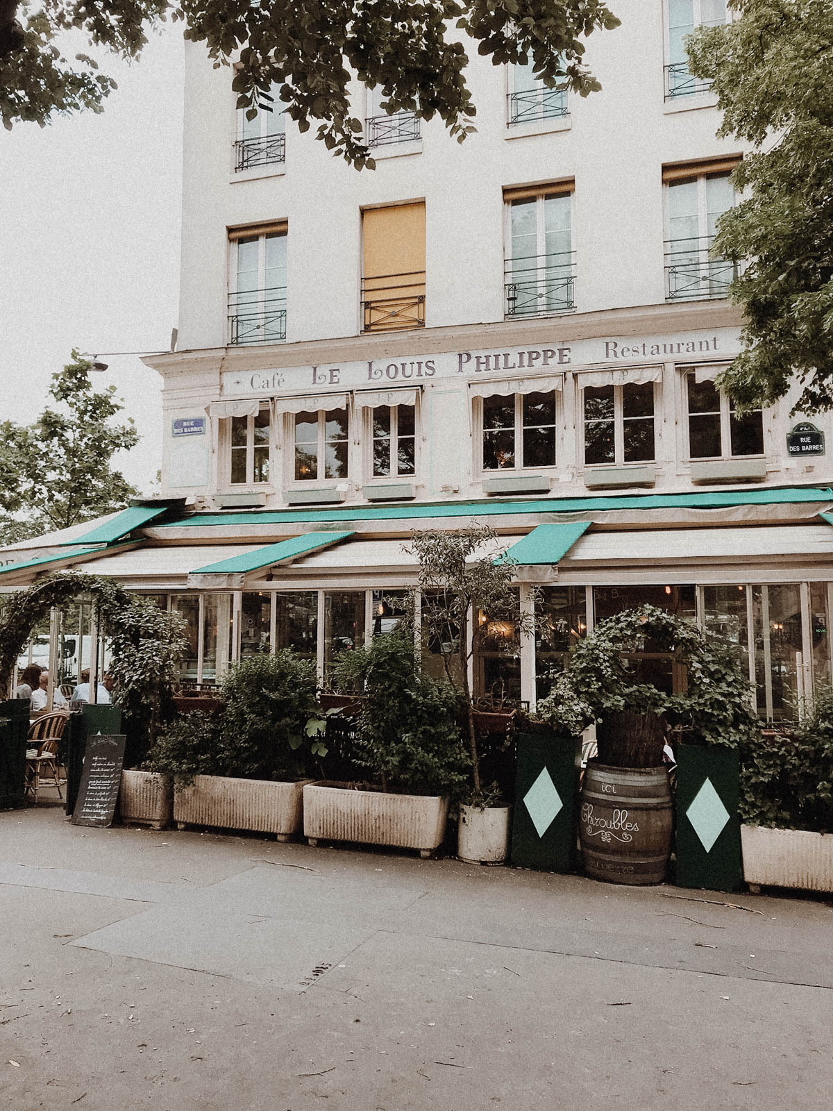 Paris France Travel Guide - Cafe Le Louis Philippe, European Architecture and Buildings / RG Daily Blog