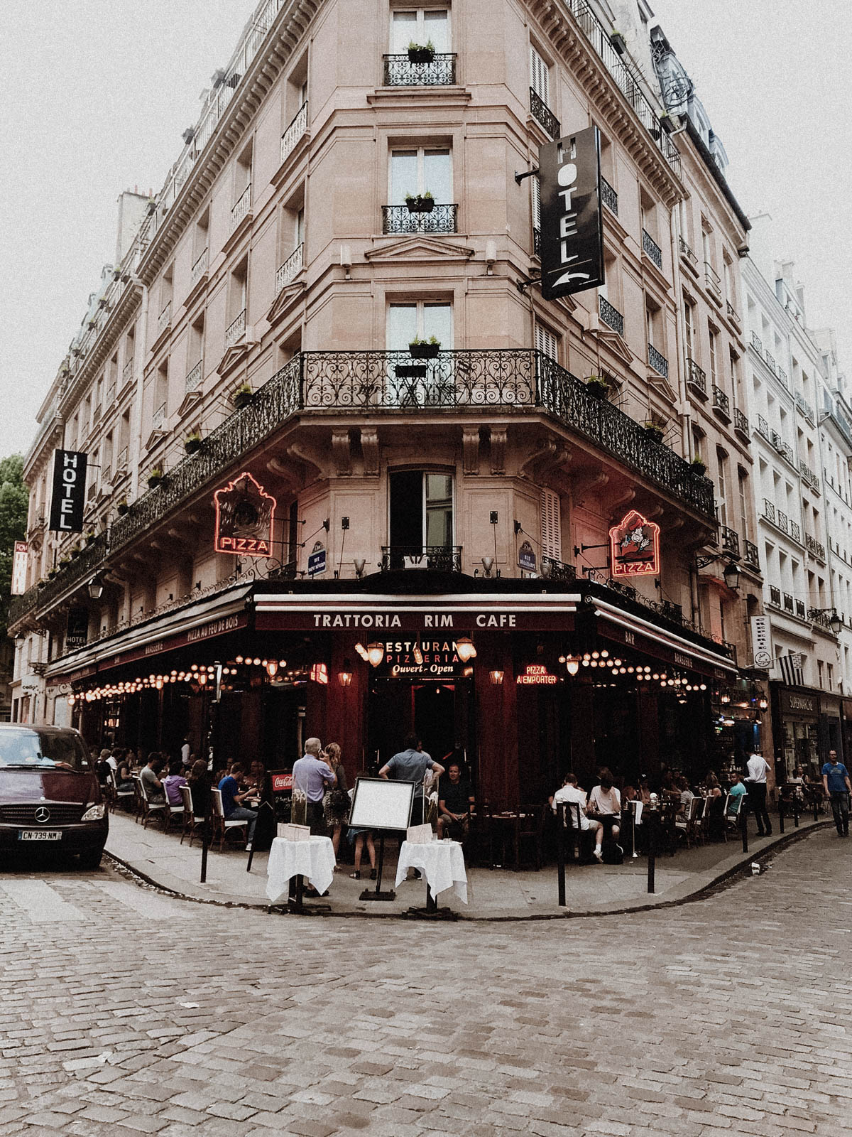 Paris France Travel Guide - Cafe Trattoria Rim, European Architecture and Buildings / RG Daily Blog