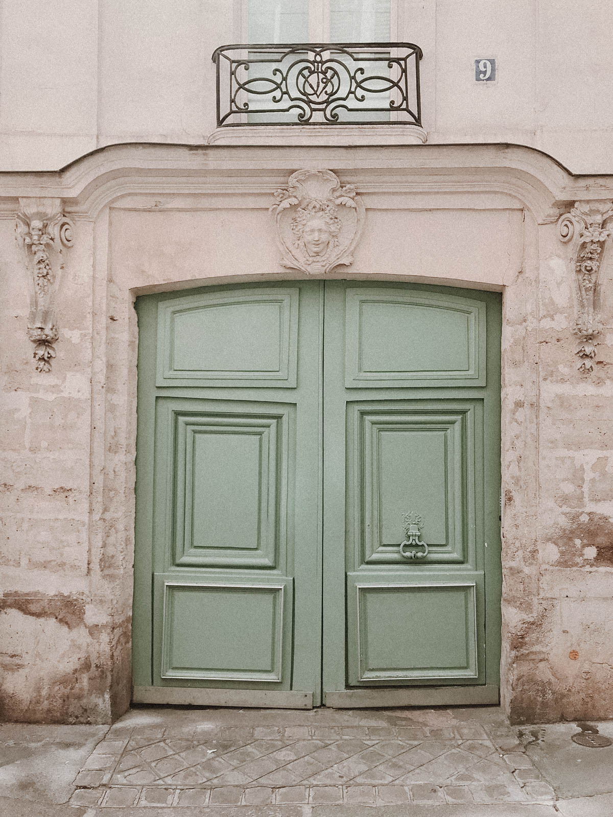 Paris France Travel Guide - Beautiful Green Door, European Architecture and Buildings / RG Daily Blog