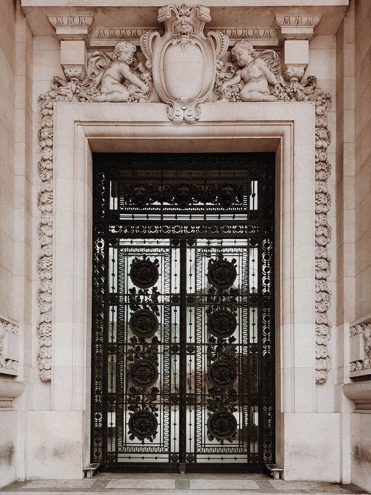 Paris France Travel Guide - Beautiful Door, European Architecture and Buildings / RG Daily Blog
