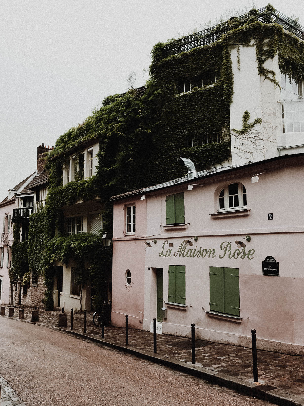 Paris France Travel Guide - La Maison Rose, European Architecture and Buildings / RG Daily Blog