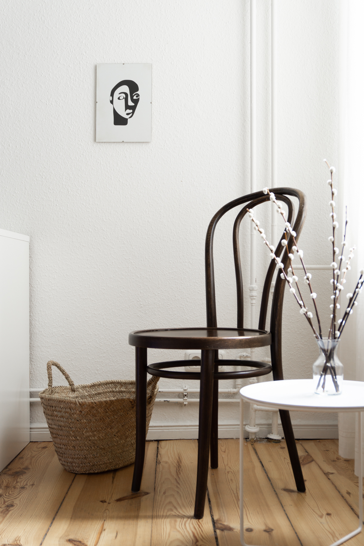 Minimalist Scandinavian Living Room - Shatha Al Dafai - Minimal Line Art, Thonet Chair / RG Daily Blog