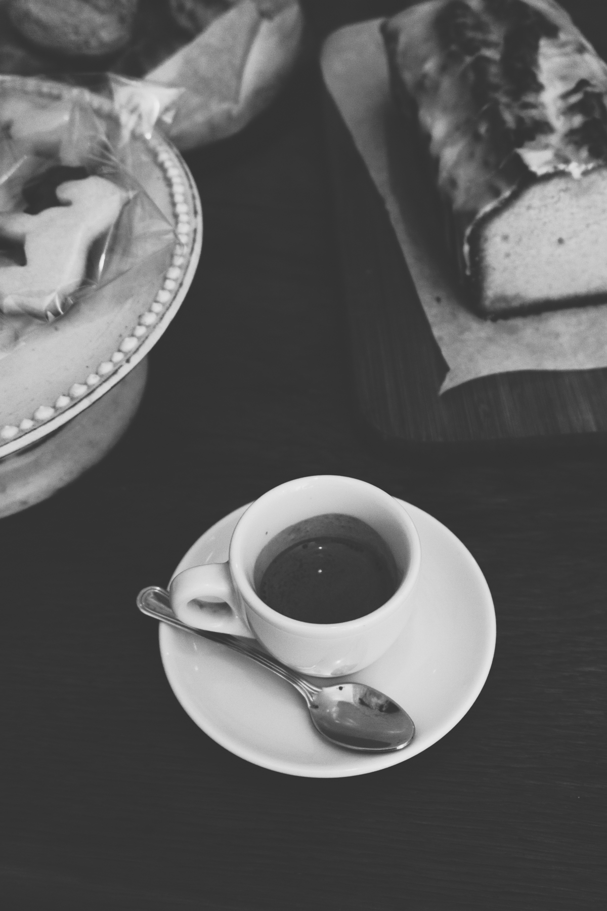 Paris in Black and White ~ Espresso Dreamin Man Coffee Shop Cafe / RG Daily Travel Blog