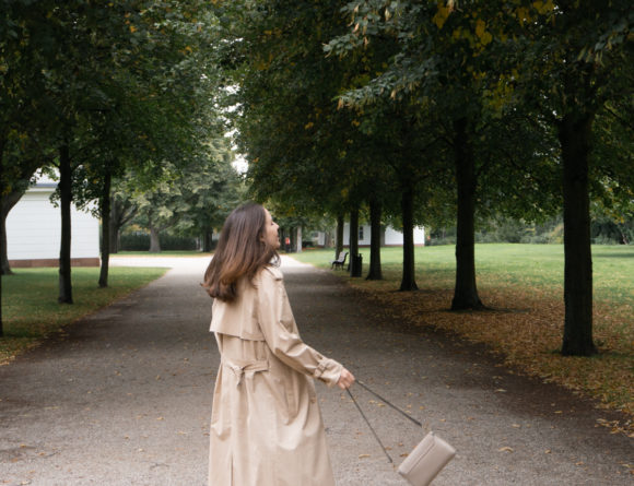 Beige Vintage Trench Coat | Sustainable Second-Hand Fashion | Classic Minimalist Style | StudioKôr Berlin