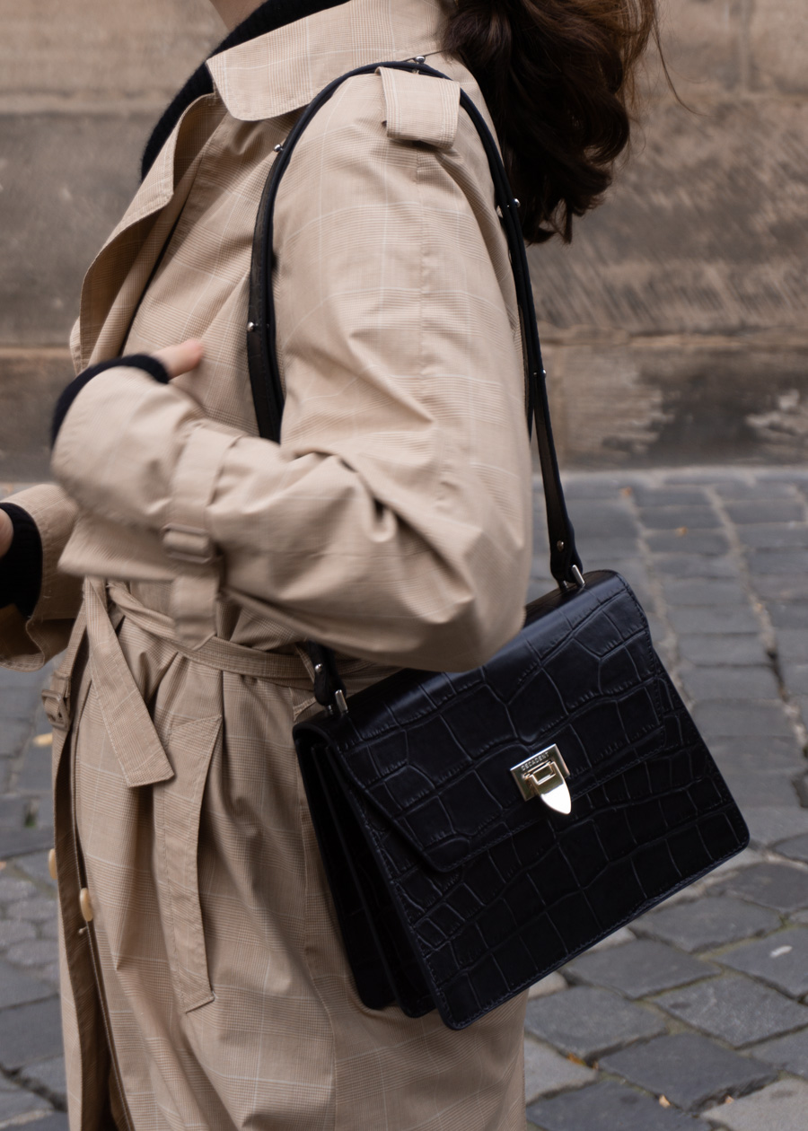 Autumn Street Style, Black & Beige Minimalist Outfit | DECADENT Copenhagen Handbag | Vintage Trench Coat | RG Daily Blog