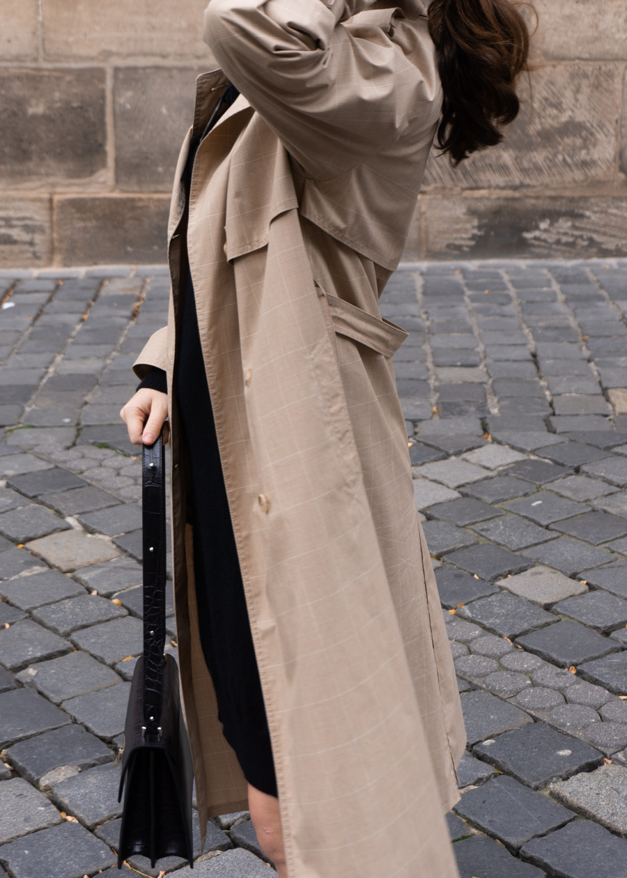 Autumn Street Style, Black & Beige Minimalist Outfit | DECADENT Copenhagen Handbag | Vintage Trench Coat | RG Daily Blog