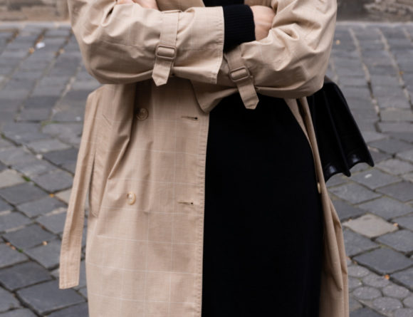 Autumn Street Style, Black & Beige Minimalist Outfit | DECADENT Copenhagen Handbag | Vintage Trench Coat | RG Daily Blog