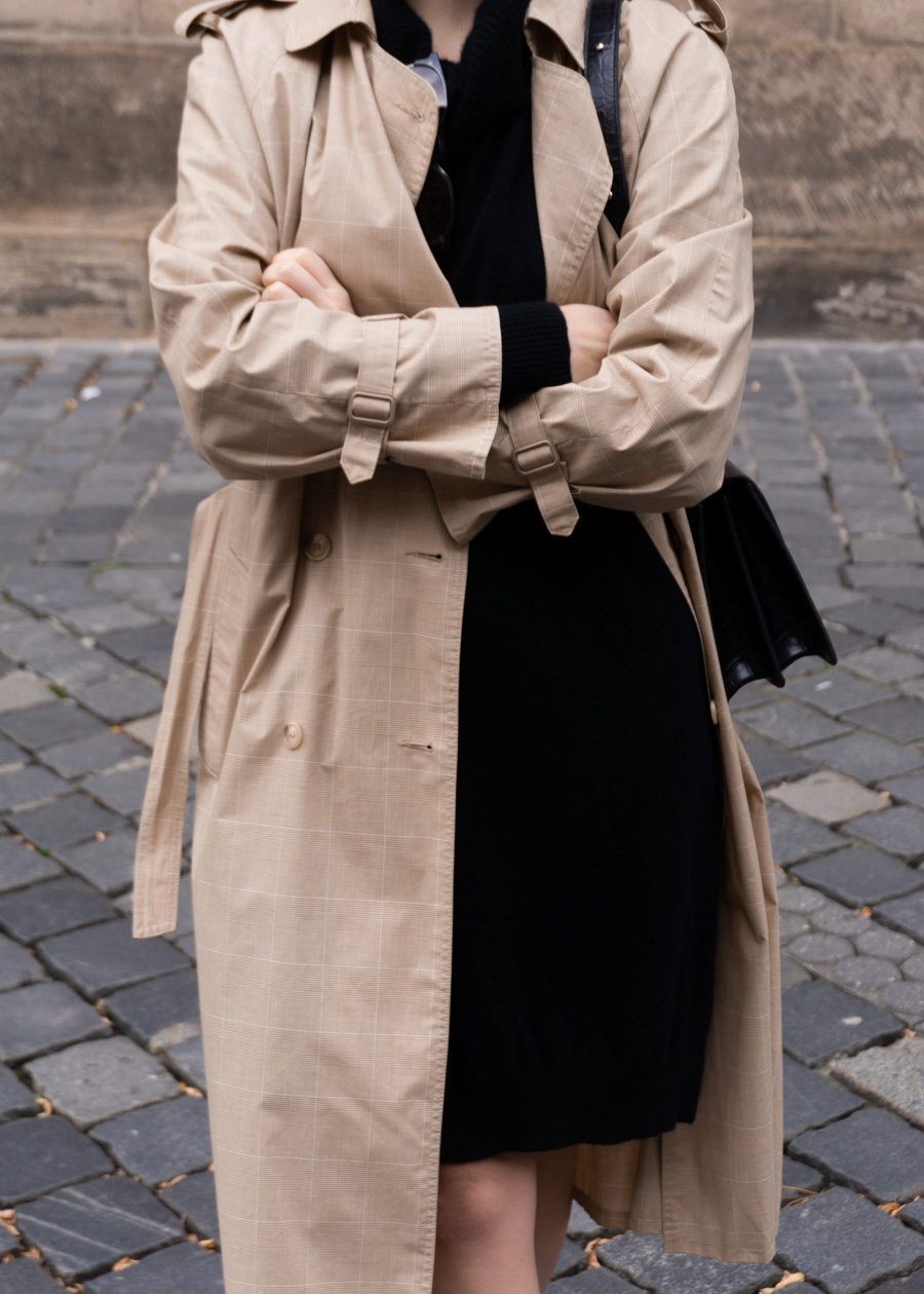 Autumn Street Style, Black & Beige Minimalist Outfit | DECADENT Copenhagen Handbag | Vintage Trench Coat | RG Daily Blog