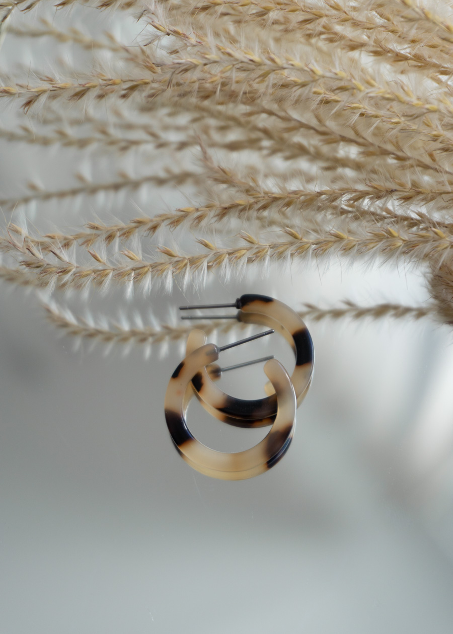 Everyday Gold Jewelry ~ Simple Hoop Earring | Vintage Fashion Photo Styling, RG Daily Blog