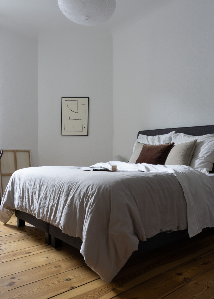 Scandinavian Inspired Autumn Bedroom - Minimalist Decor | Neutral Bedding | RG Daily Blog Interior Inspo