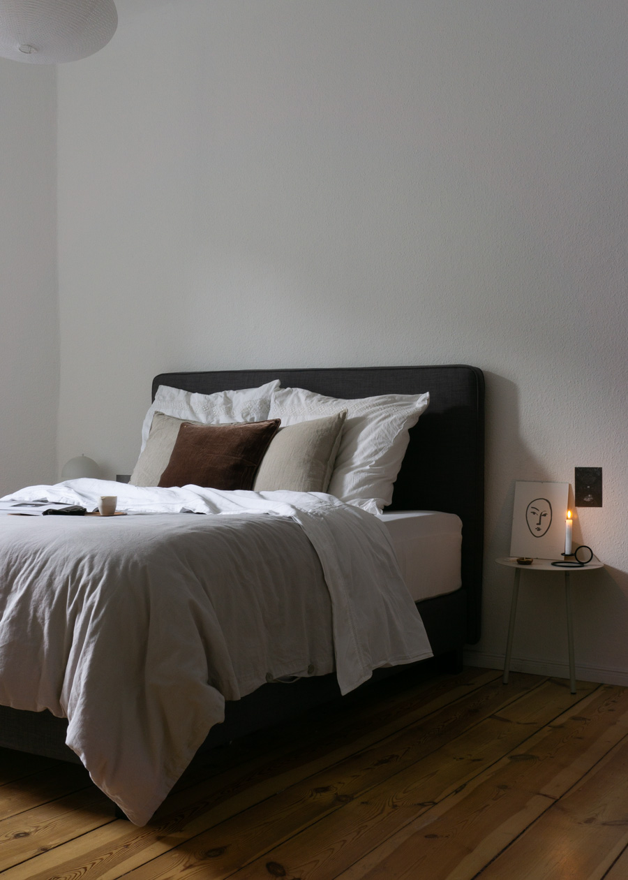 Scandinavian Inspired Autumn Bedroom - Minimalist Decor | Neutral Bedding | RG Daily Blog Interior Inspo