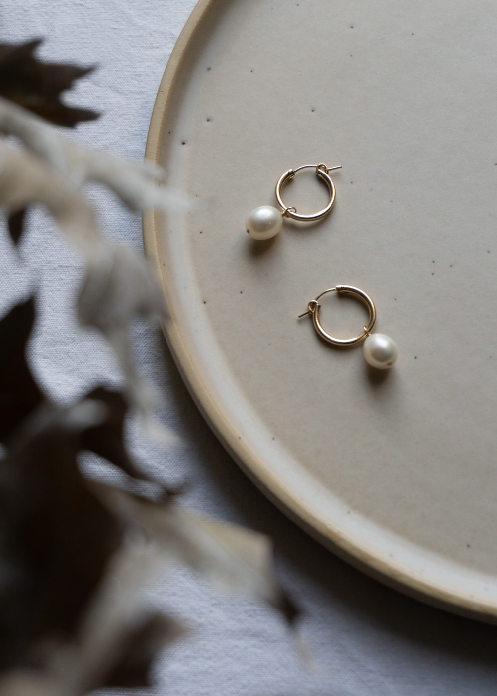 GLDN - Elegant, Dainty & Timeless Minimalist style, gold earrings, minimal fashion, vintage style | RG Daily Blog