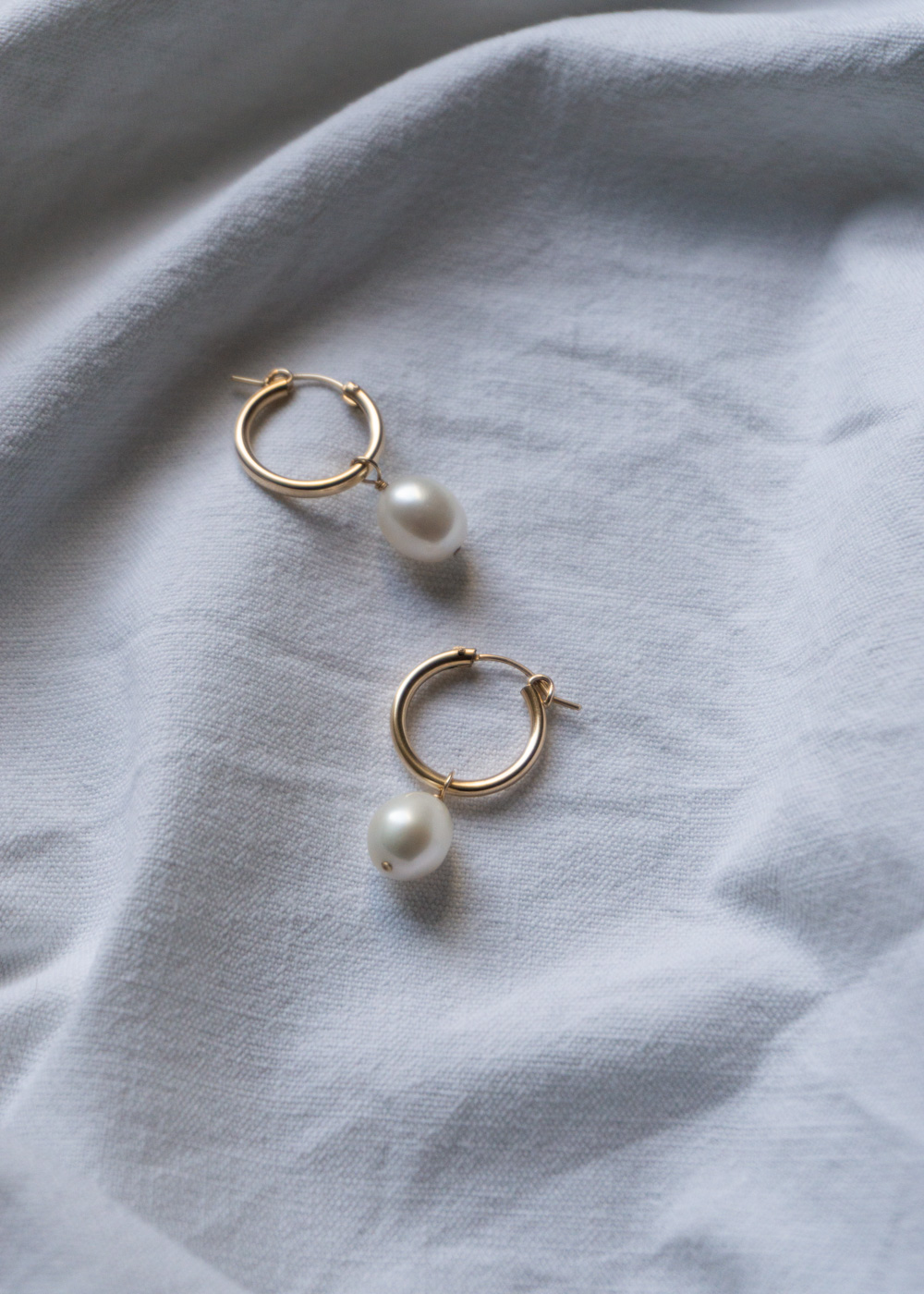 GLDN - Elegant, Dainty & Timeless Minimalist style, gold earrings, minimal fashion, vintage style | RG Daily Blog