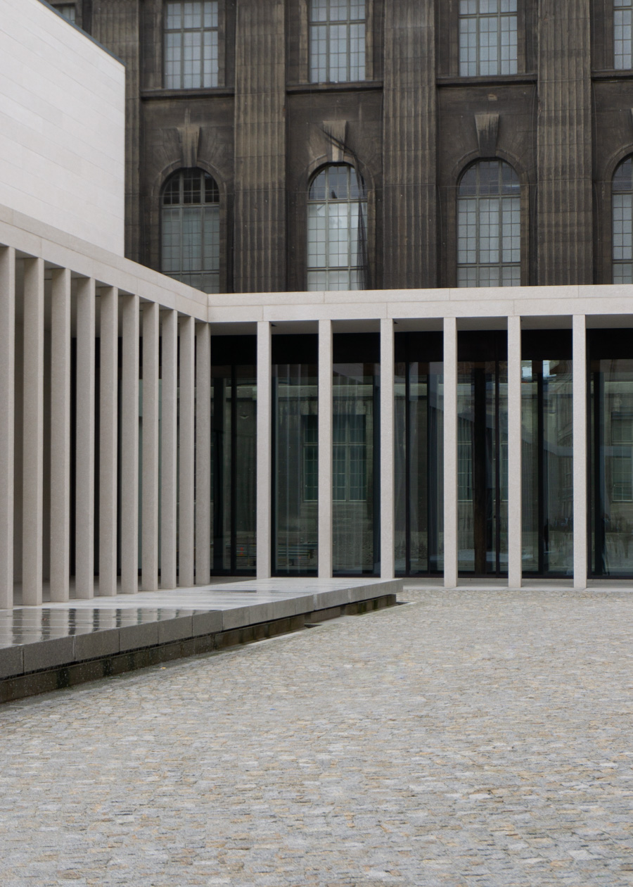 Neues Museum | Berlin Travle Guide | Art, History & Architecture Museum Island | City Photography | Neutral Aesthetic - RG Daily Blog