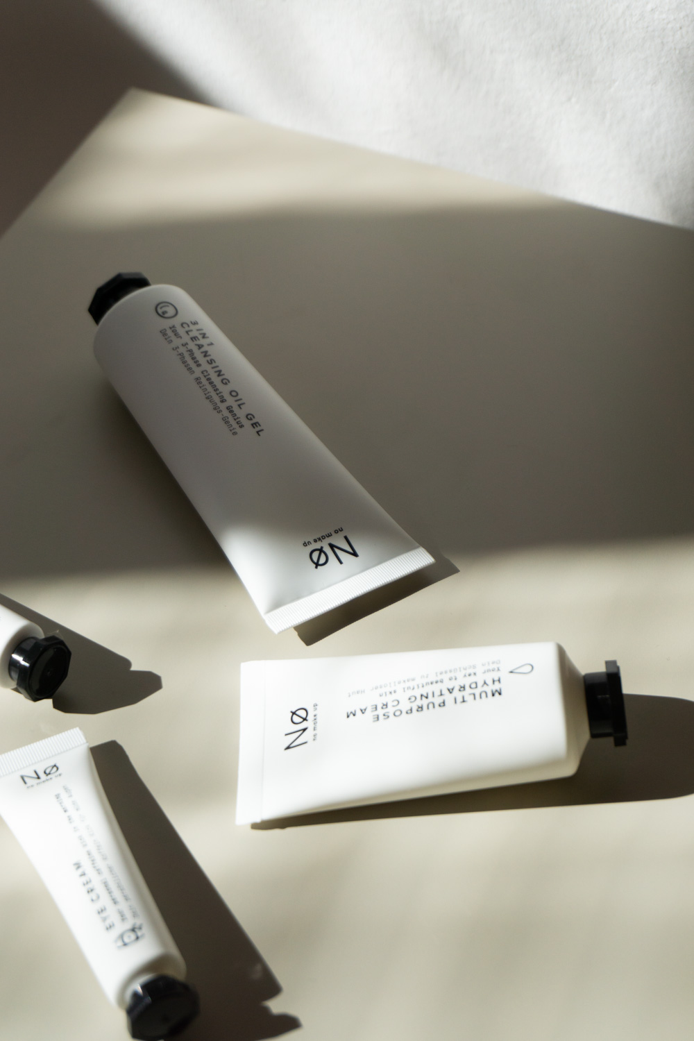 No Cosmetics - Minimalist Skincare, Simple Everyday Beauty | Product Photography, Packaging Design, Shadow Play, Lighting, Vegan Cosmetics | RG Daily Blog