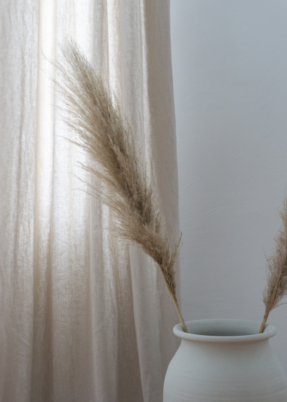 Pampas Grass, Neutral Curtains - Neutral Home, Scandinavian Aesthetic, Berlin Apartment, White Interior, Calm Lighting | RG Daily Blog