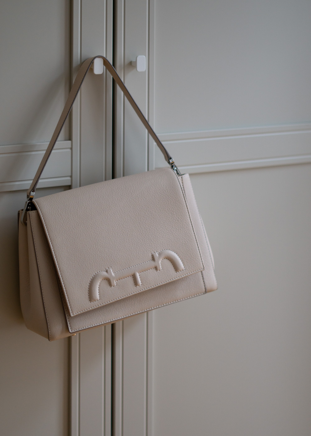 Carolina Herrera Handbag - Beige Neutral Nude Cream Leather - 2020 Designer It Bag - Classic Style Timeless Fashion - Beige Aesthetic - Slow Fashion | RG Daily Blog