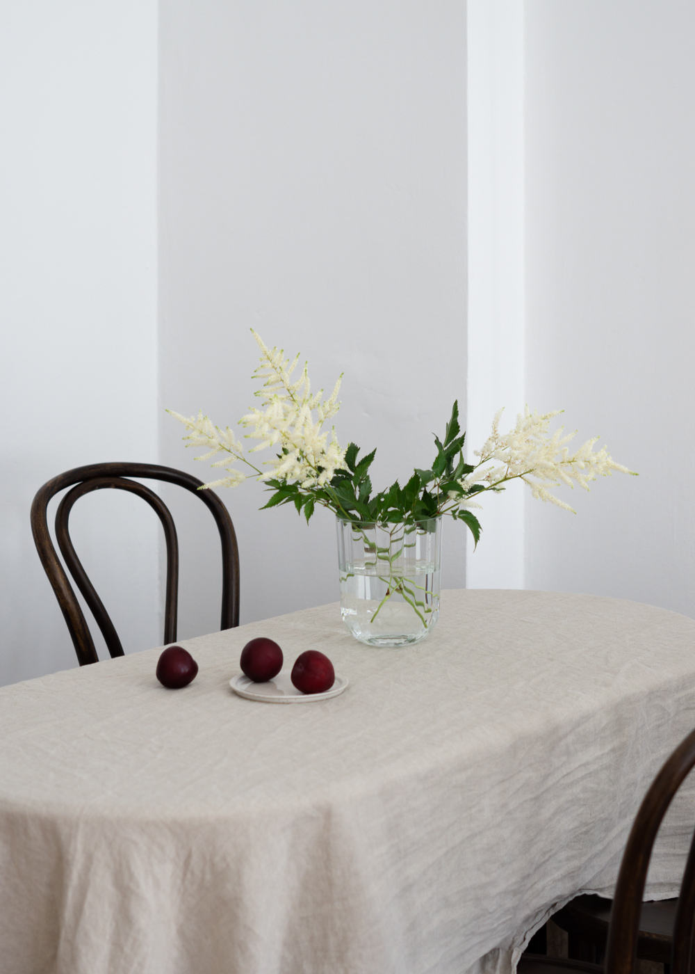 H&M Home Beige Linen Table Cloth, Glass Vase with Flowers - Neutral Home, Scandinavian Interior, Natural Aesthetic, Minimalist Decor, Beige Style, RG Daily Blog