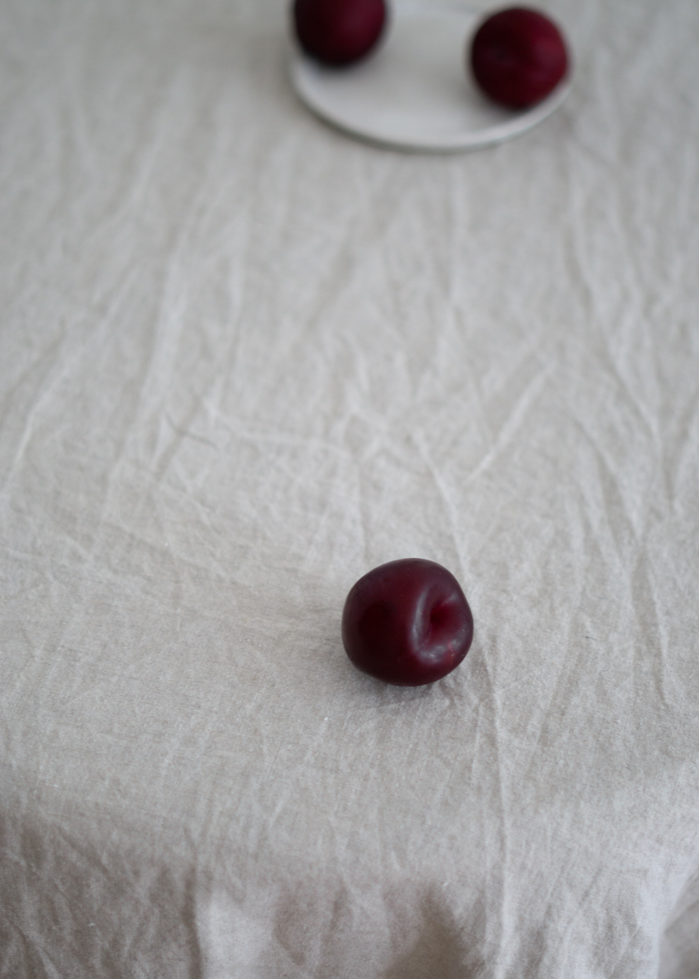 H&M Home Beige Linen Table Cloth, Kinfolk Plums - Neutral Home, Scandinavian Interior, Natural Aesthetic, Minimalist Decor, Beige Style, RG Daily Blog