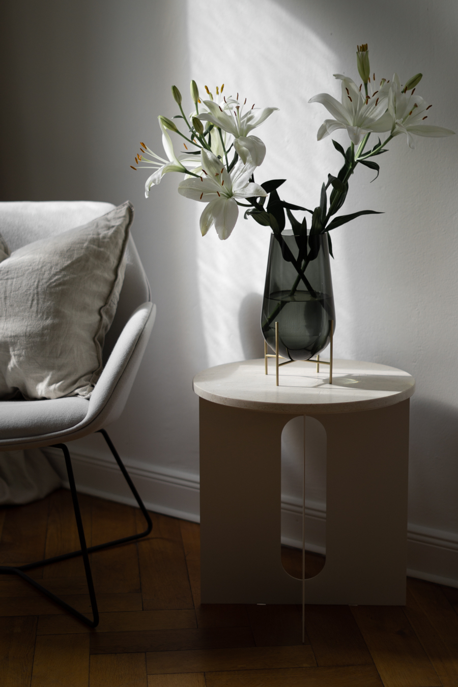 Echasse Vase Menu, Androgyne Side Table, Nest UK