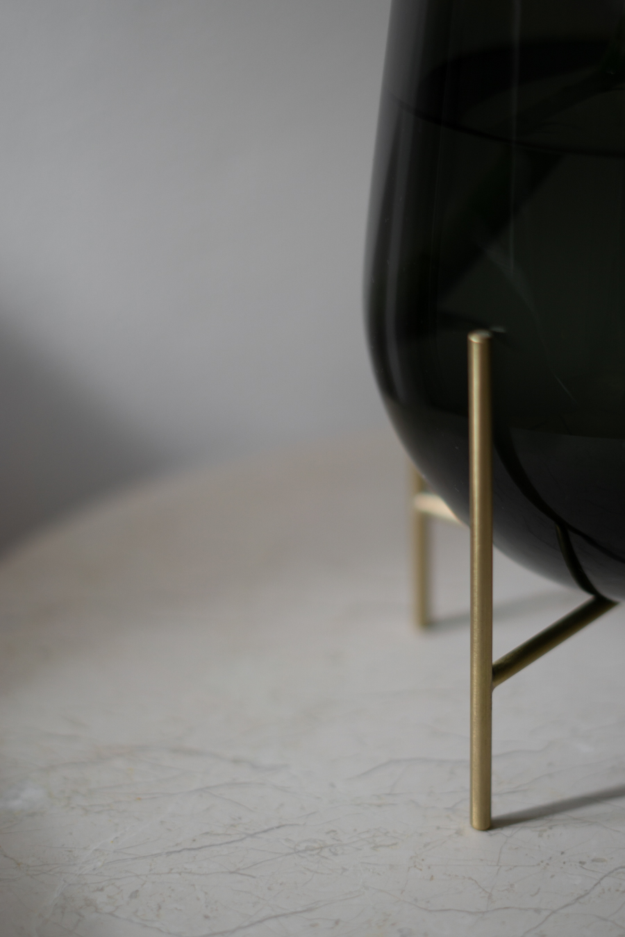 Echasse Vase Menu, Androgyne Side Table, Nest UK