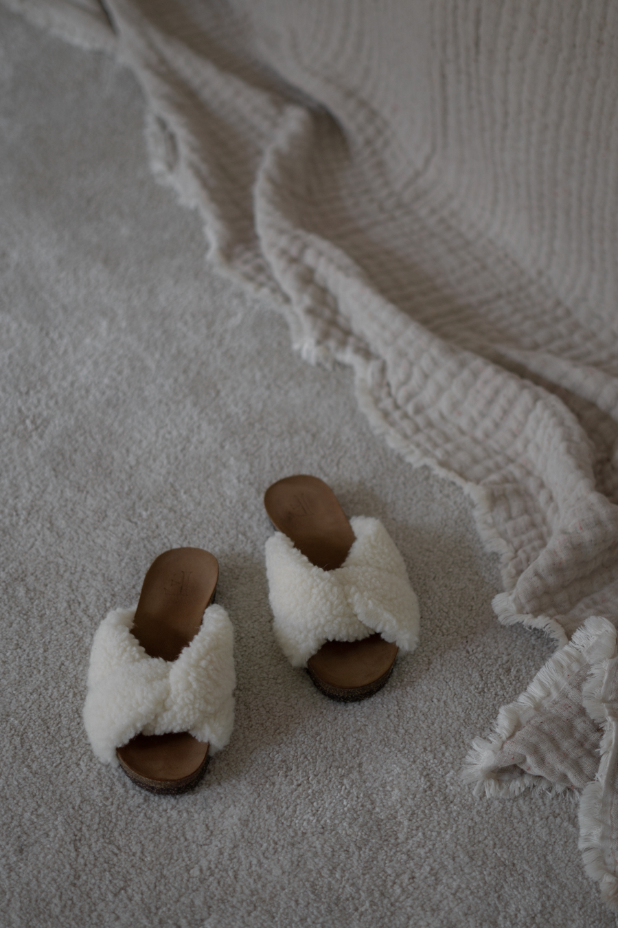 Flattered, Fluffy Sheep Home Slippers, Lou Teddy Creme