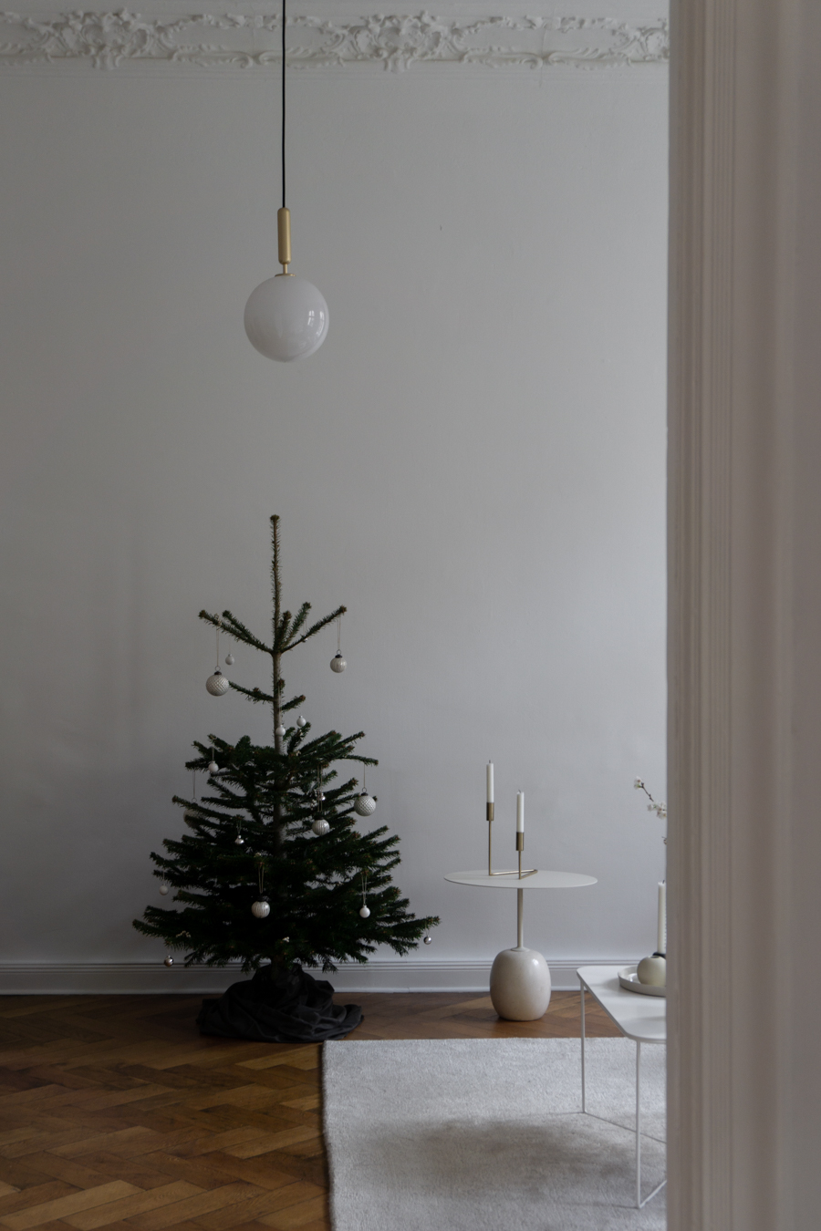 Simple Scandinavian Holiday Decor