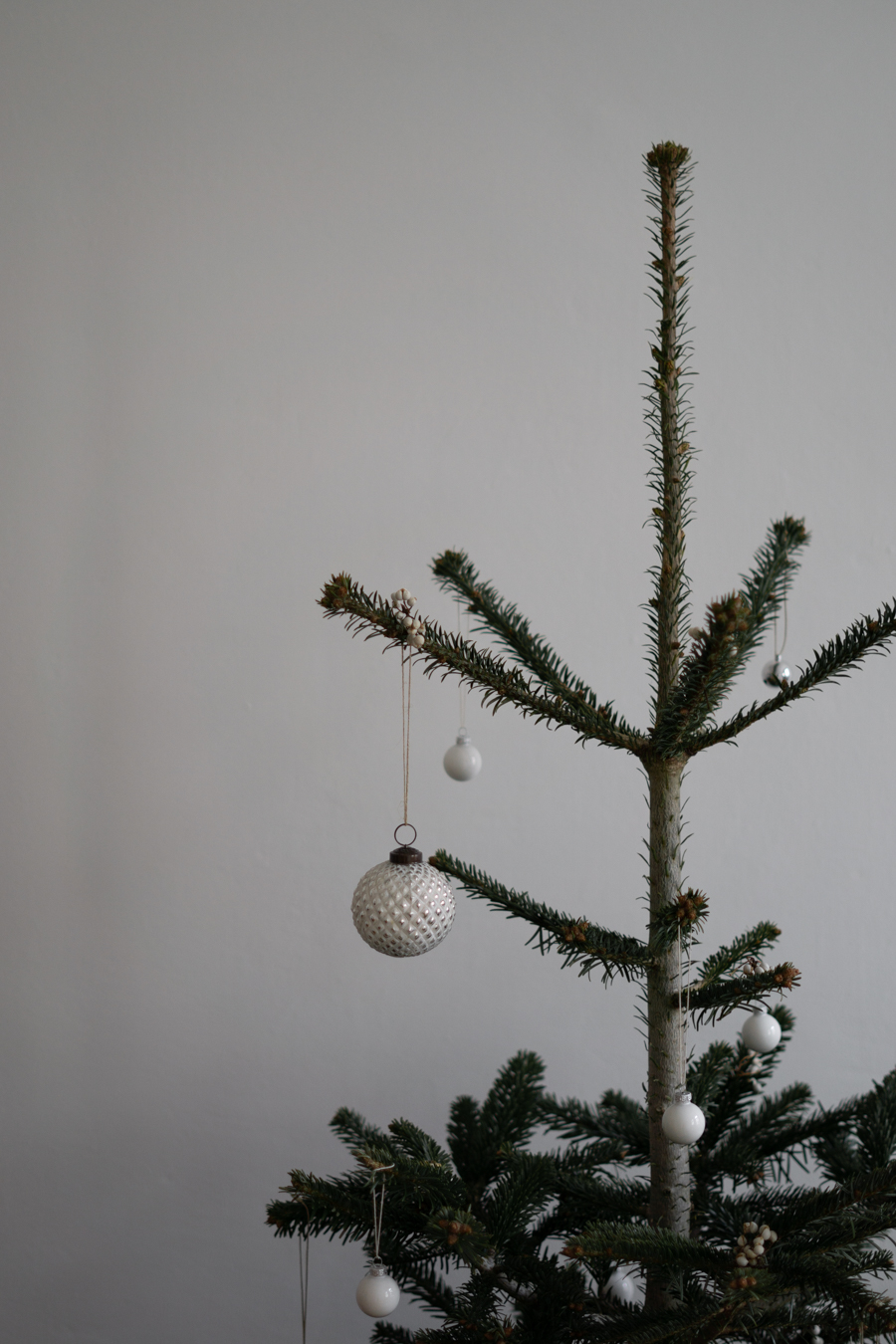 Simple Scandinavian Holiday Decor