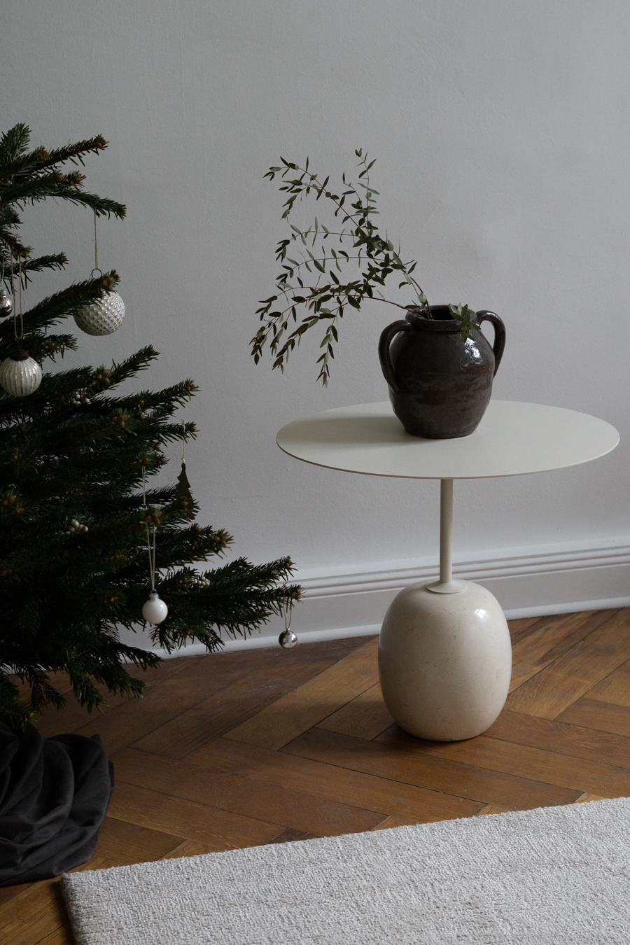 Simple Scandinavian Holiday Decor