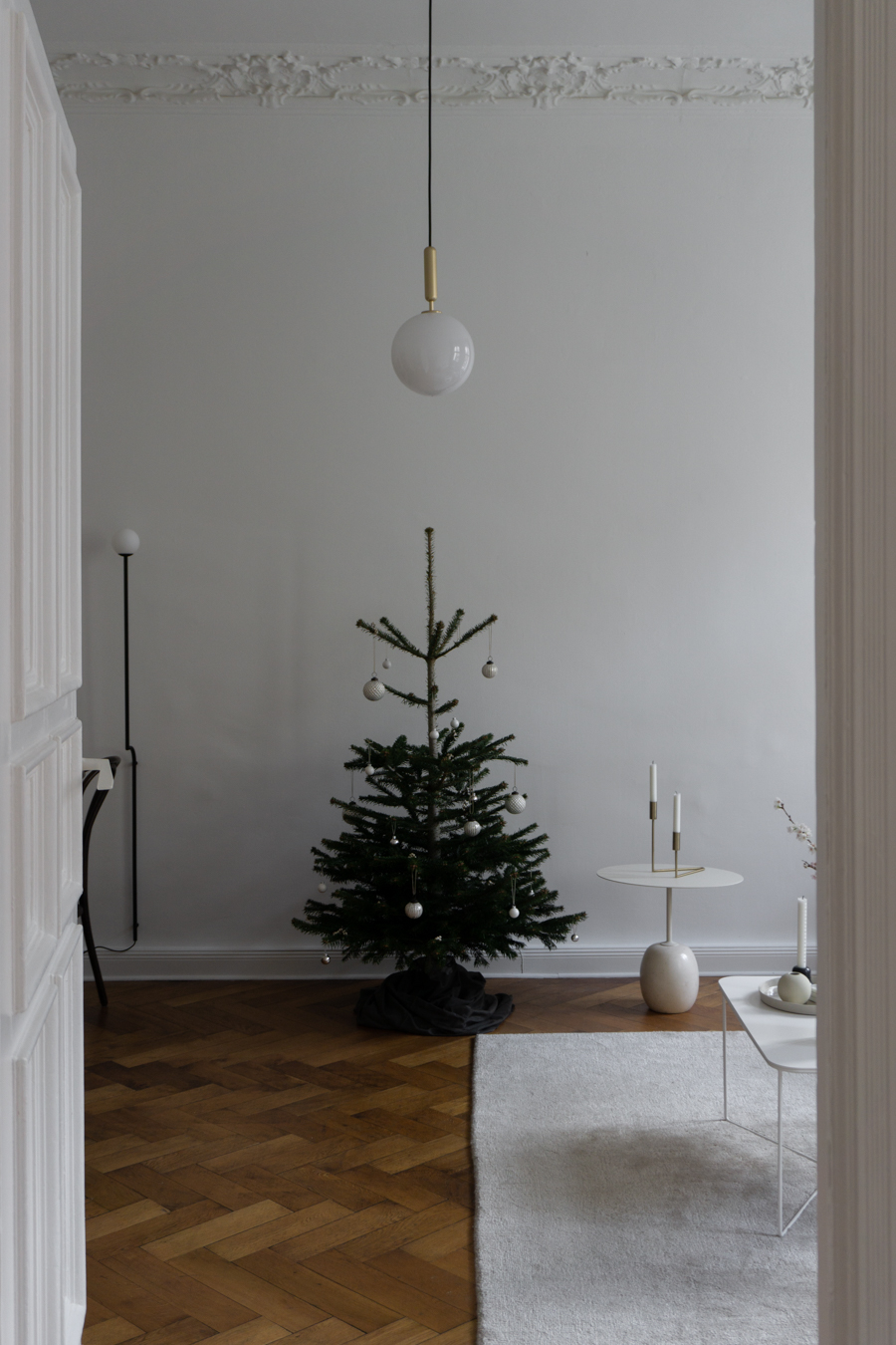 Simple Scandinavian Holiday Decor