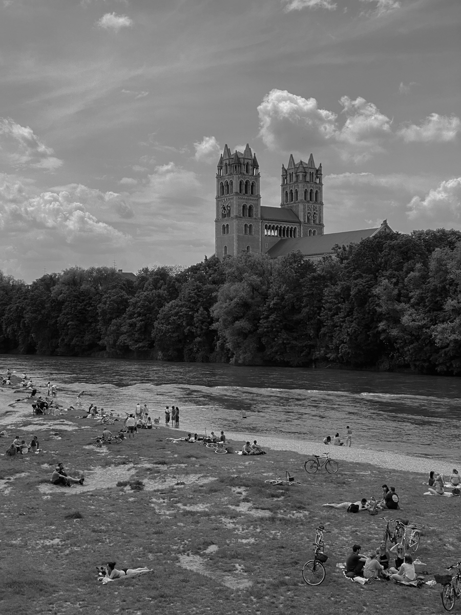 Black & White Summer Vibes, June in Munich, Isar